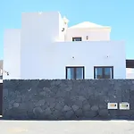 Lanzarote Cloclo - Private Heated Pool, Wifi, Private Parking Вілла Плайя-Бланка