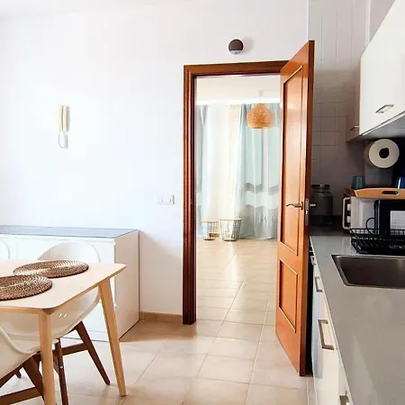 Lanzarote Cloclo - Private Heated Pool, Wifi, Private Parking プラヤ・ブランカ
