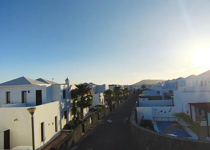 Lanzarote Cloclo - Private Heated Pool, Wifi, Private Parking Villa *