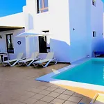 Villa Lanzarote Cloclo - Private Heated Pool, Wifi, Private Parking