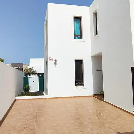 Lanzarote Cloclo - Private Heated Pool, Wifi, Private Parking Плайя-Бланка