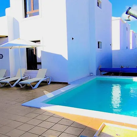 Lanzarote Cloclo - Private Heated Pool, Wifi, Private Parking 플라야블랑카