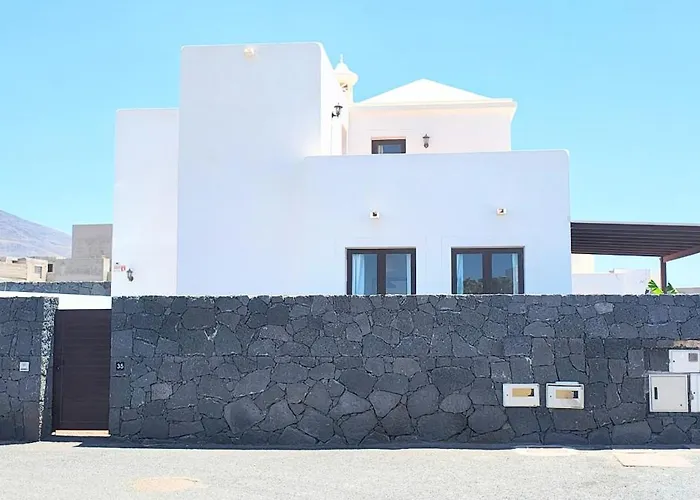 Lanzarote Cloclo - Private Heated Pool, Wifi, Private Parking 빌라 플라야블랑카