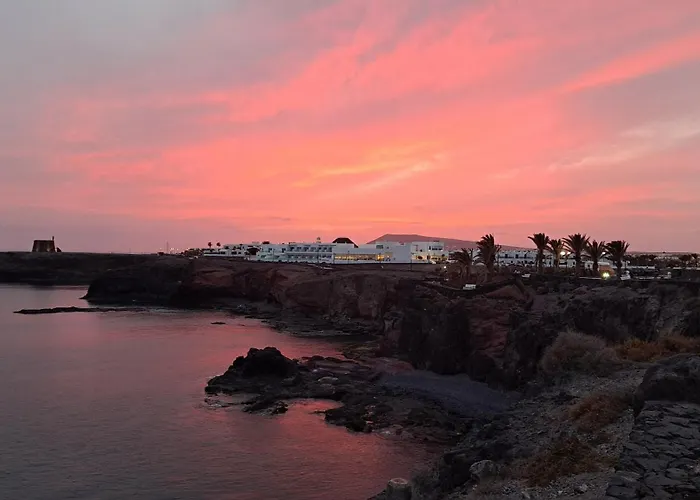 Lanzarote Cloclo - Private Heated Pool, Wifi, Private Parking *